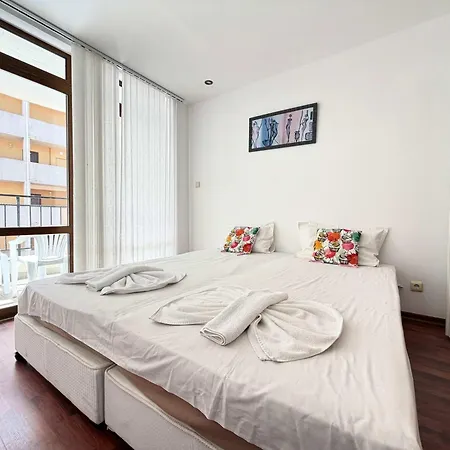 Apartment Sunny 2-bedroom In Complex Lina By Menada Slantschew brjag